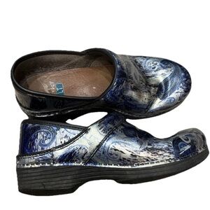 Dansko LT Pro MetallicBluePaisleySlip On Clogs Comfort Shoes Women Size 37/6.5/7